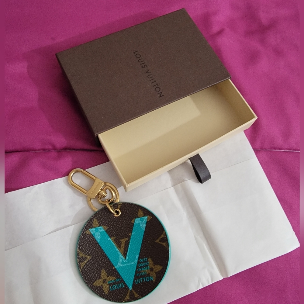 Louis Vuitton Monogram Illustre V Bag Charm Key Ring Turquoise
